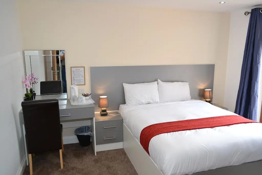 Bed and Breakfast Heathrow Travellers Hub Hounslow 3*,  Wielka Brytania
