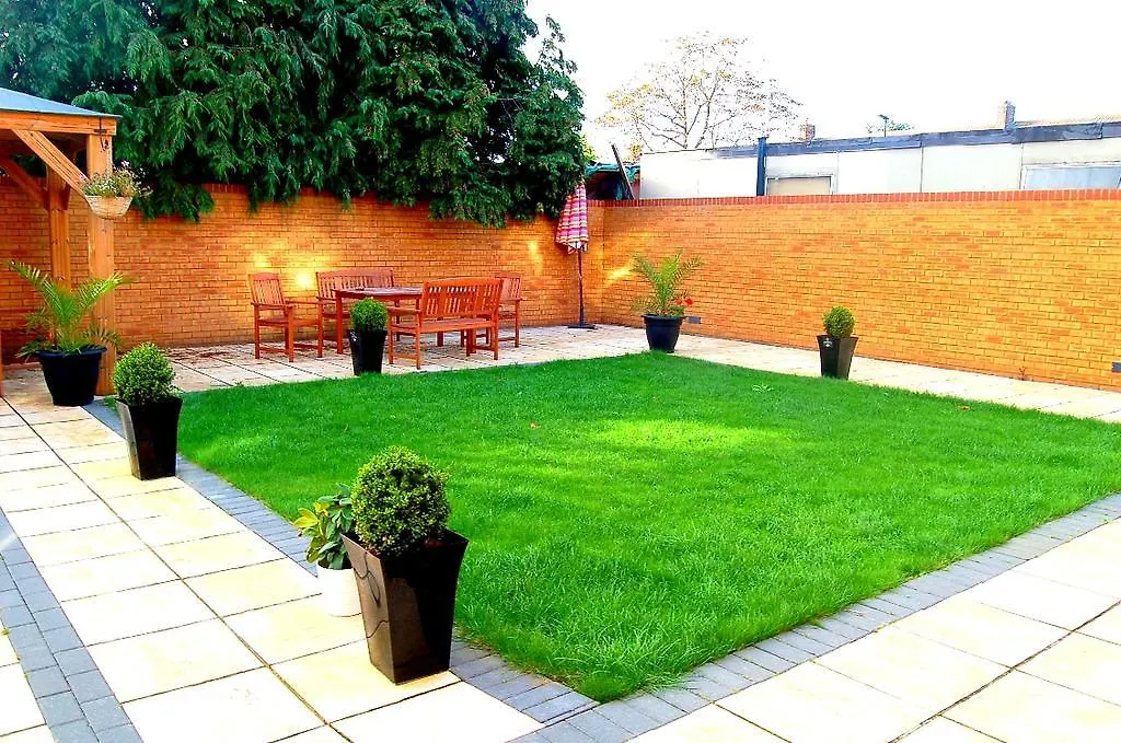 Bed and Breakfast Heathrow Travellers Hub Hounslow 3*,  Wielka Brytania
