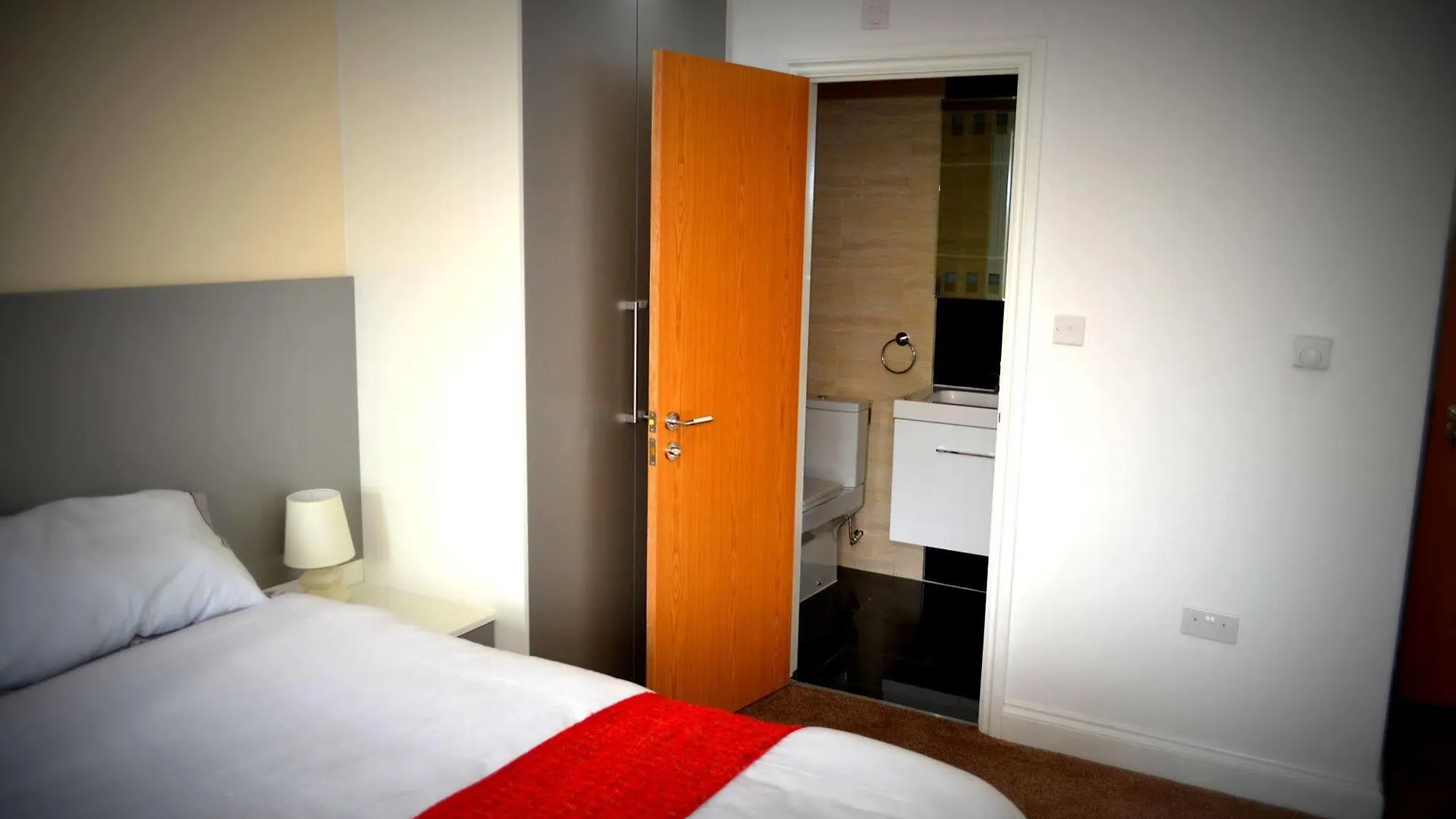 Nocleg ze śniadaniem Bed and Breakfast Heathrow Travellers Hub Hounslow