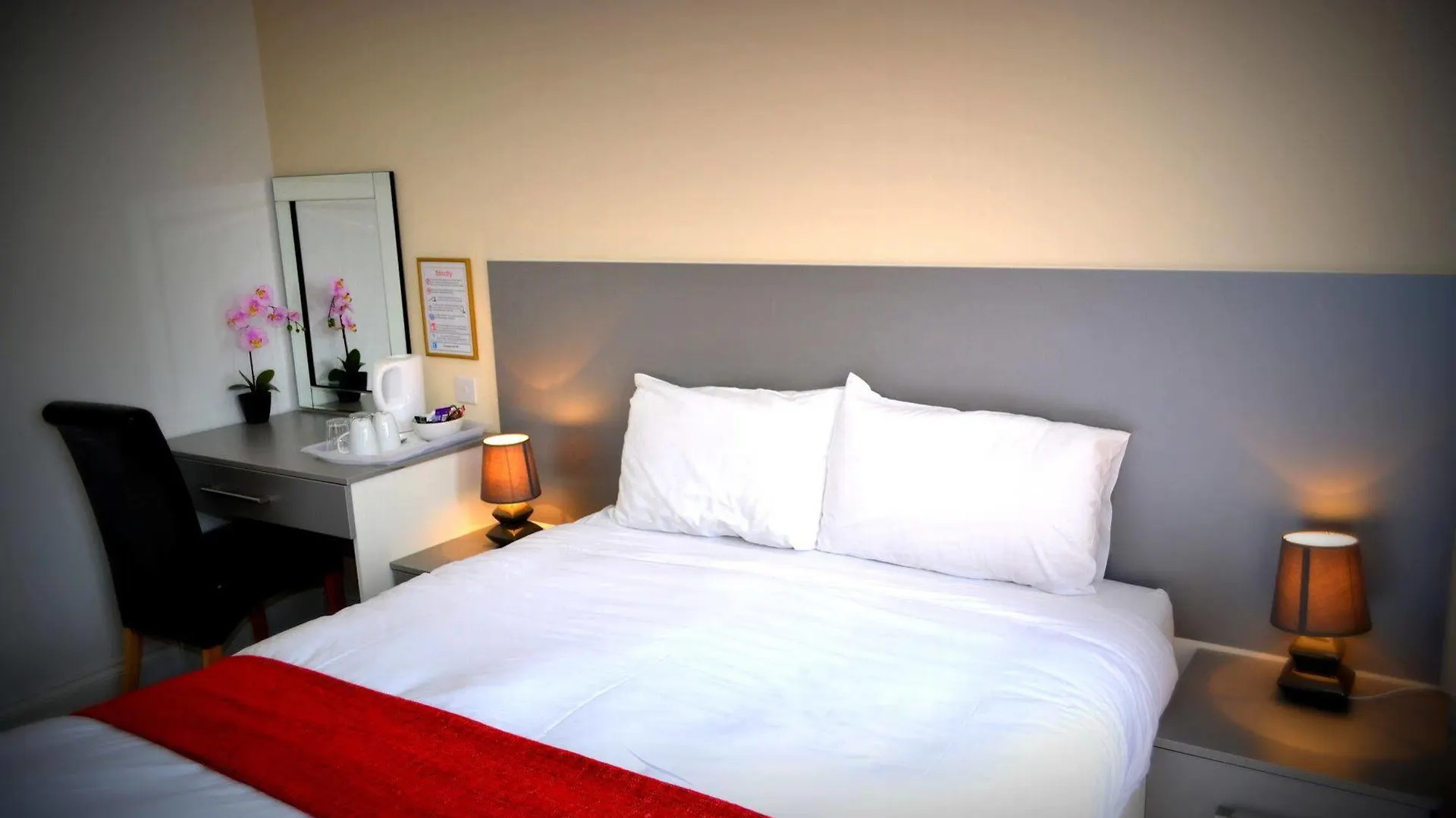 *** Nocleg ze śniadaniem Bed and Breakfast Heathrow Travellers Hub Hounslow Wielka Brytania