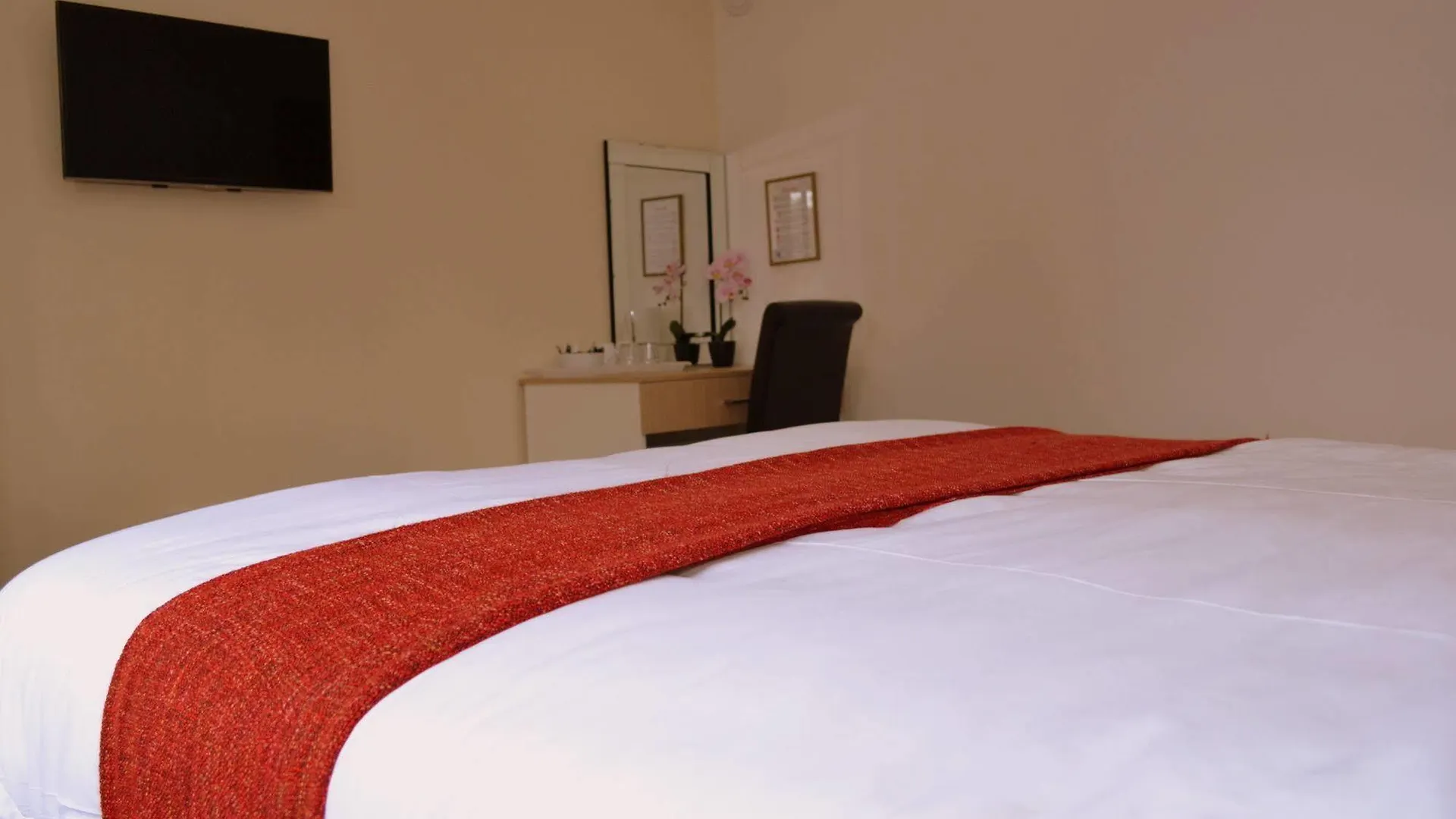Bed and Breakfast Heathrow Travellers Hub Hounslow