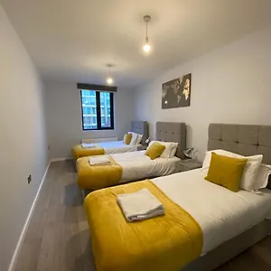 Cosy Flats Near Heathrow, Group Bookings Available With Parking Space Hounslow