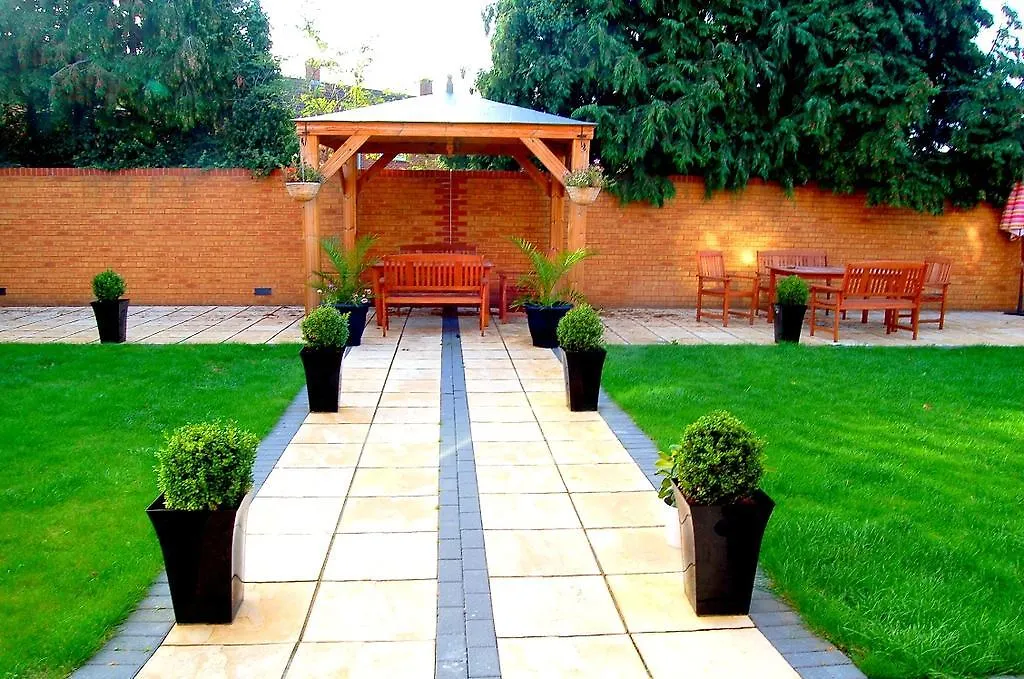 Heathrow Travellers Hub Bed & Breakfast Hounslow