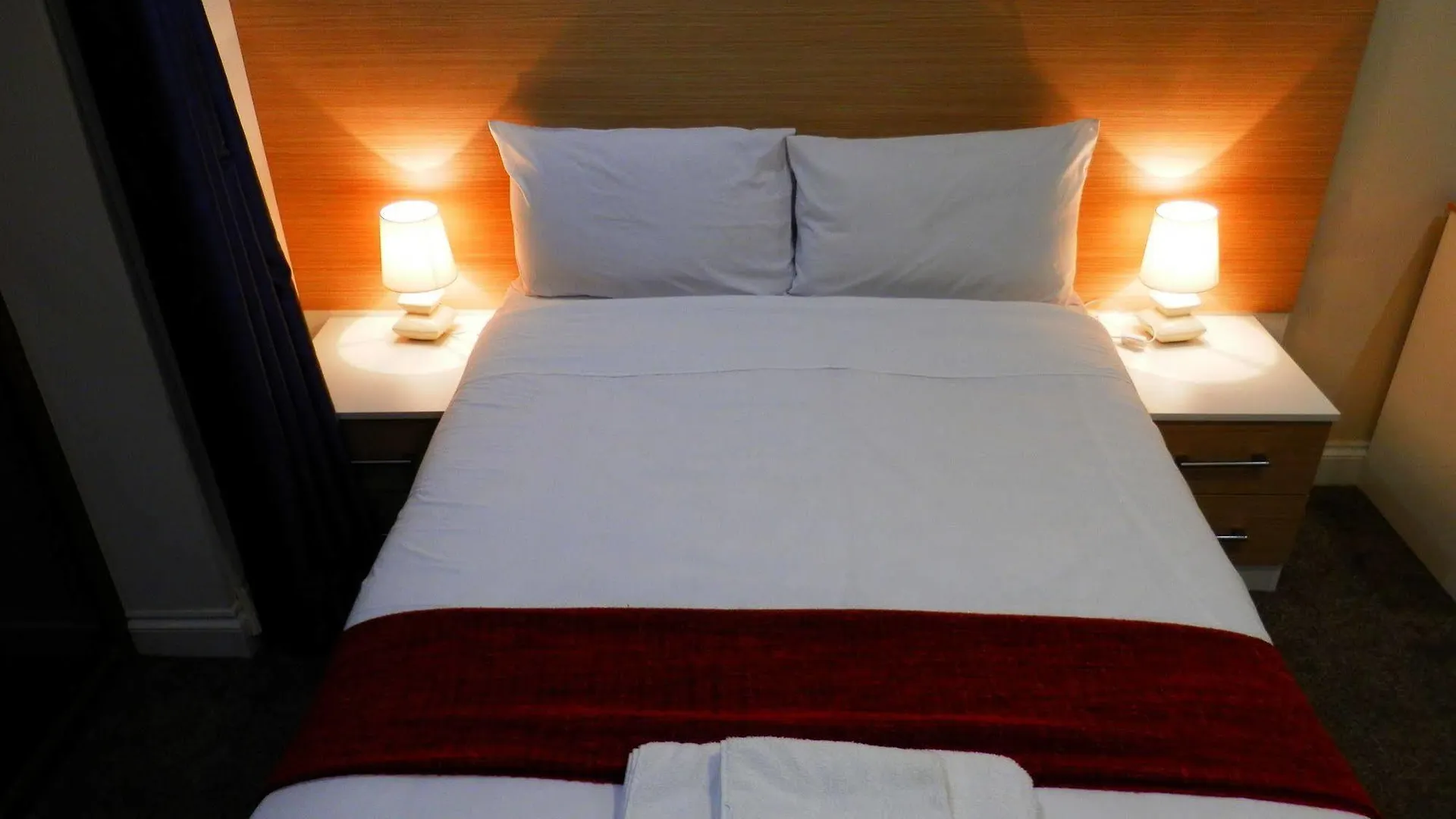 Heathrow Travellers Hub 3*, Hounslow